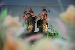Per Benjamin y Daniel Santamaria, durante la demostración floral